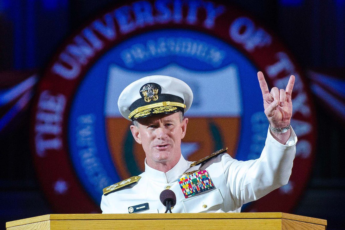 navy-seal-admiral-bill-mcraven-university-texas-austin-commencement-hook-em[1]